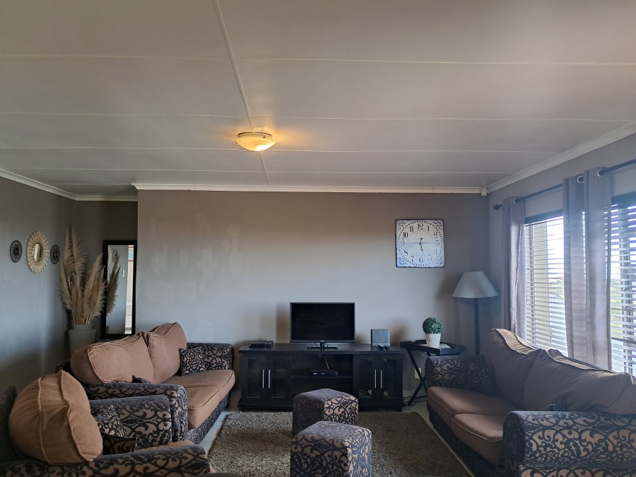 To Let 3 Bedroom Property for Rent in Wavecrest Eastern Cape